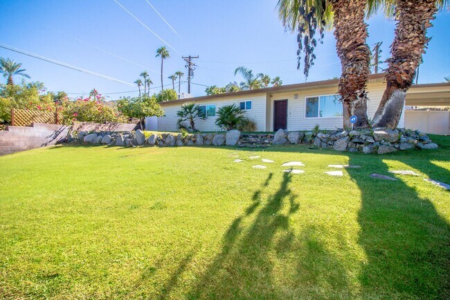 Building Photo - Beautiful 3 Bed / 2 Bath Cathedral City Ho...