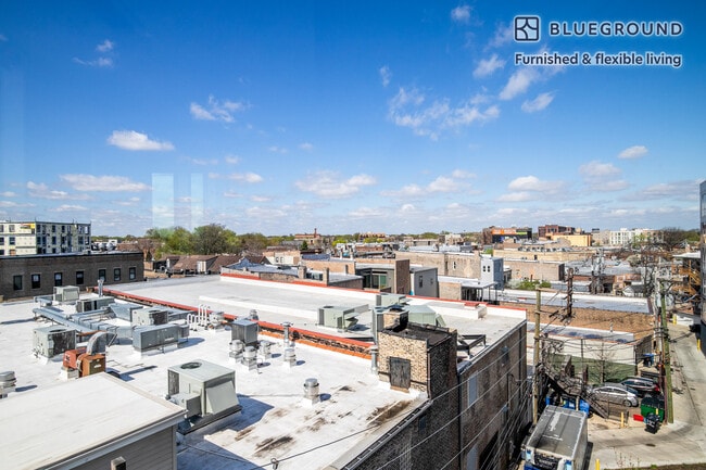 Building Photo - 2340 N California Ave