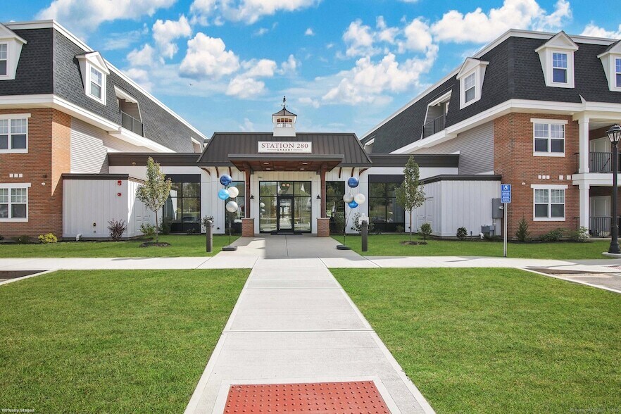 Foto principal - 280 Salmon Brook St