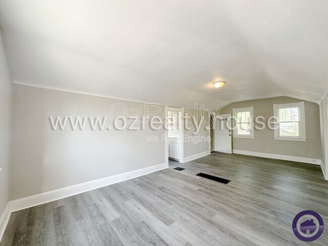 Foto del edificio - 209 Eldred Ave