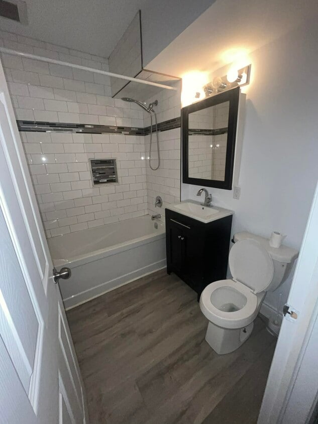 Building Photo - 304 Little Ave