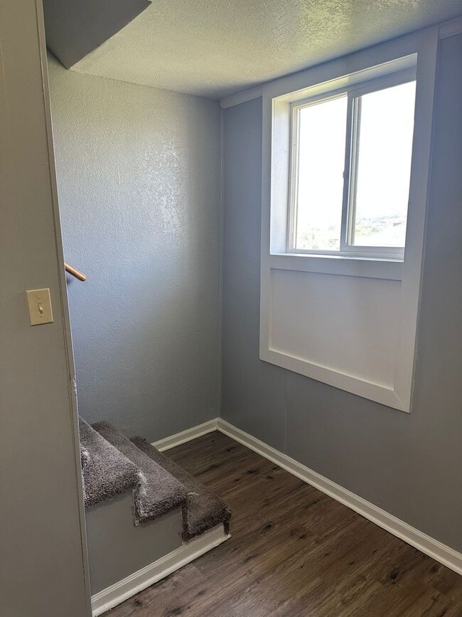 Building Photo - 122 S Gordon-