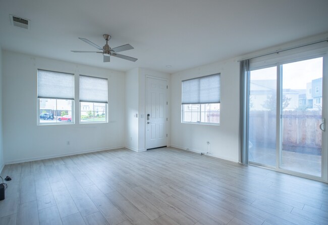 Foto del edificio - Amazing Natomas 3/2.5 - Waiting For You!  ...