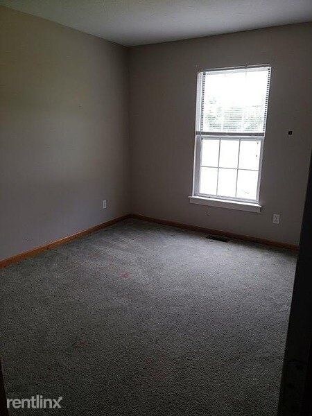 Building Photo - 21551 S Peculiar Dr