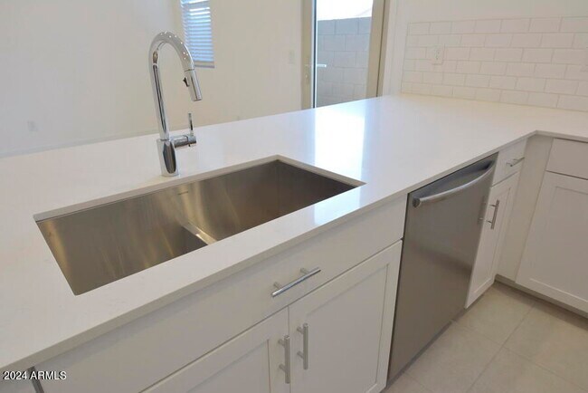 Foto del edificio - 4335 N 92nd Dr