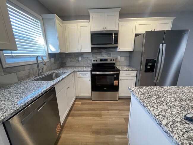 Building Photo - Nightly Rental - Alternative - New Never Occupied - Brand New 2 bedroom 2 bath Duplex in Kimberli...