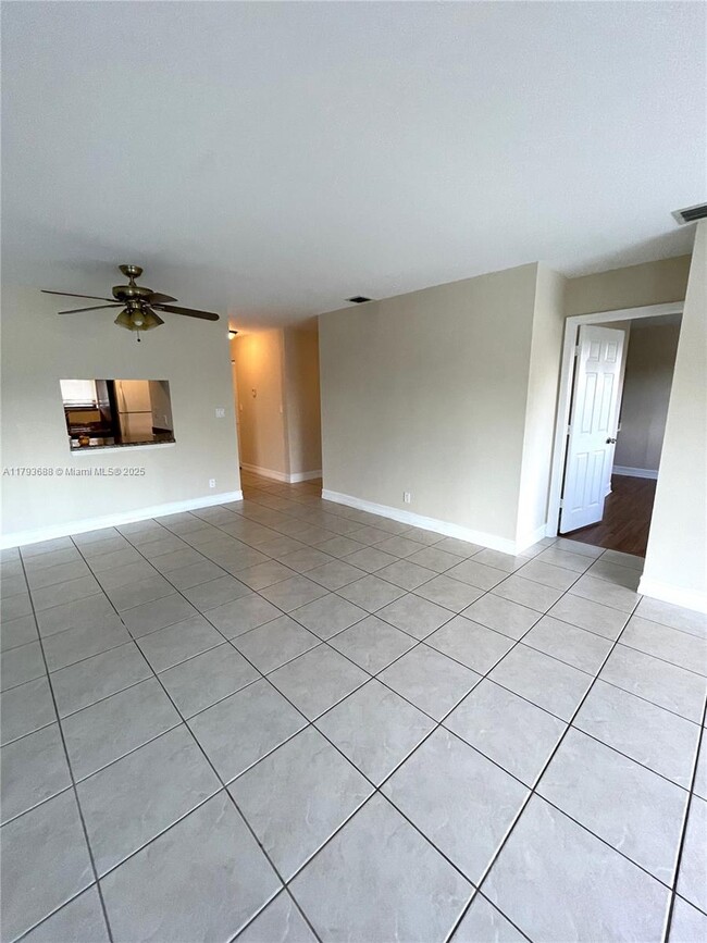Foto del edificio - 11453 NW 39th Ct