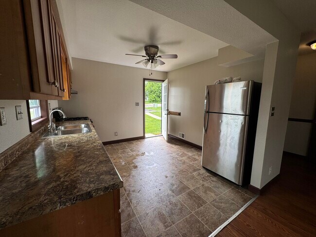 Foto del edificio - 6455 N 106th St