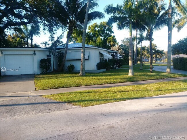 Building Photo - 2600 SW 9th Ave