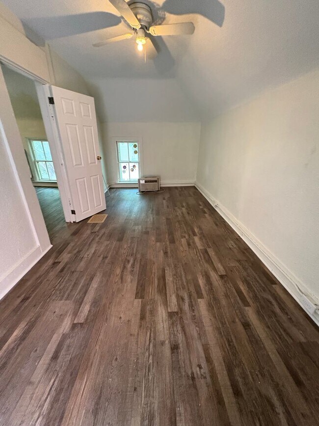 Building Photo - 4 Bedroom Single Family Home on Northside