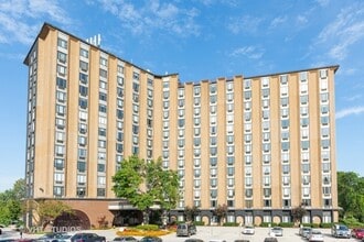 Building Photo - 1 Renaissance Pl