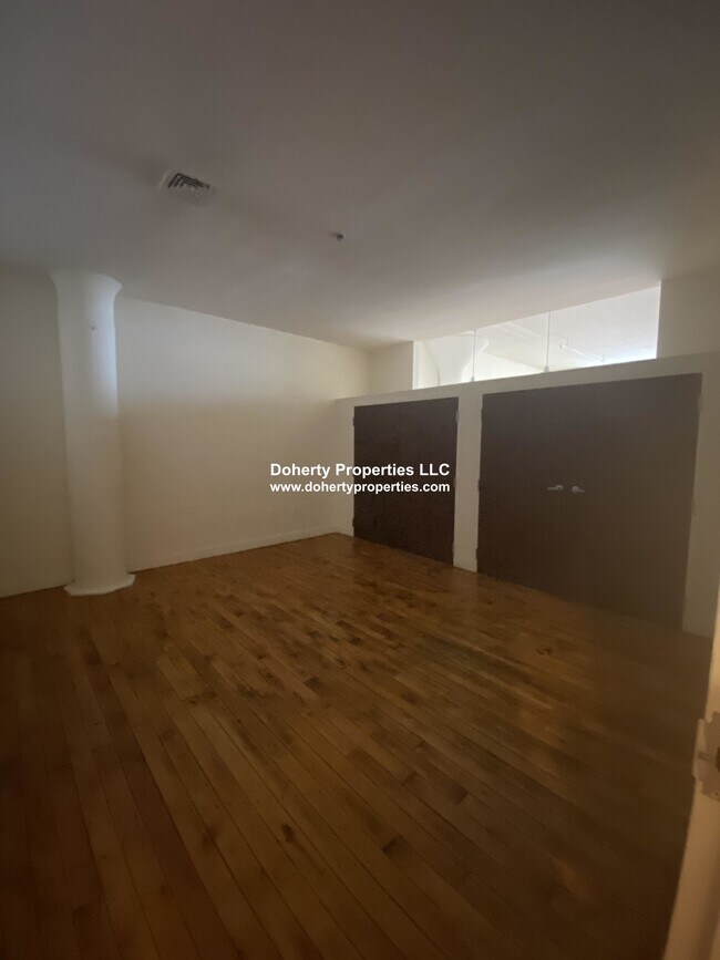 Building Photo - 305 Dutton St