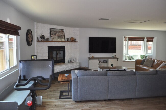 Foto del edificio - LEMON GROVE 3BR/2BA SINGLE FAMILY DETACHED...