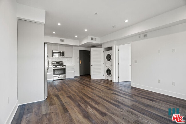 Building Photo - 11209 Richland Ave