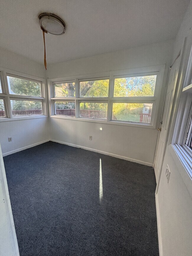 Foto del edificio - 3069 E 67th St