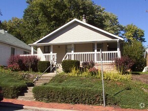 Building Photo - 323 E Cottage Grove Ave