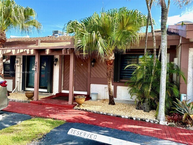 Foto del edificio - 2665 Parkview Dr S