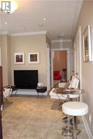 Photo du bâtiment - 202C Finch Ave E