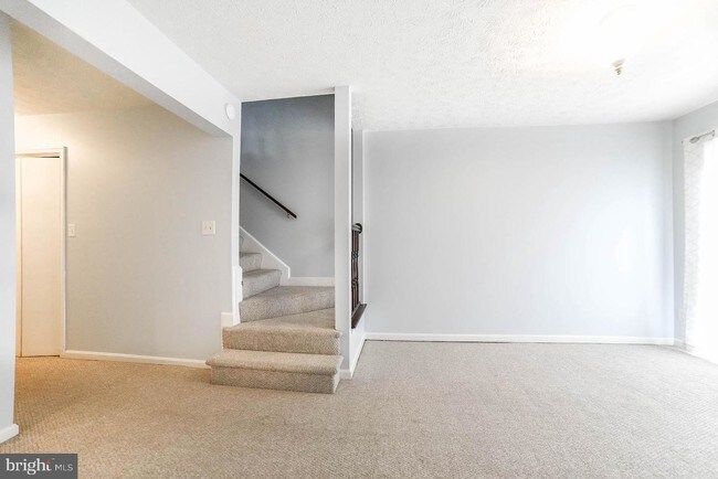 Building Photo - 45768 Military Ln