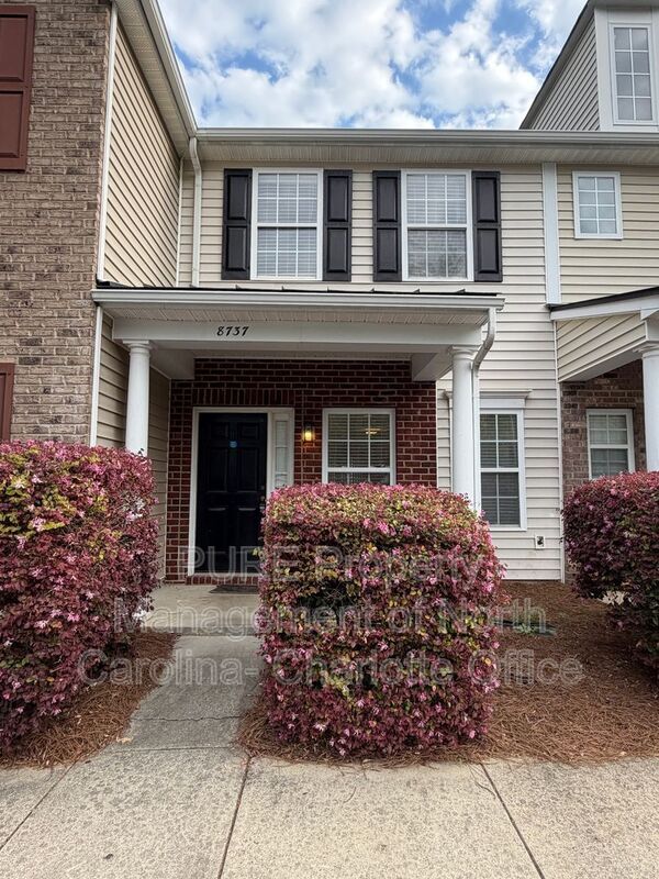 Foto del edificio - 8737 Wandering Creek Way