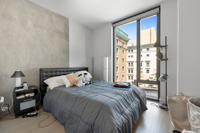 Building Photo - 55 Lagrange St