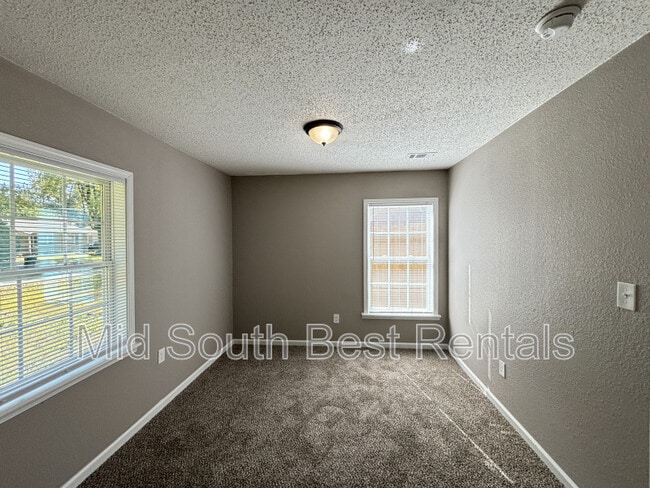 Building Photo - 5617 Shamrock Dr