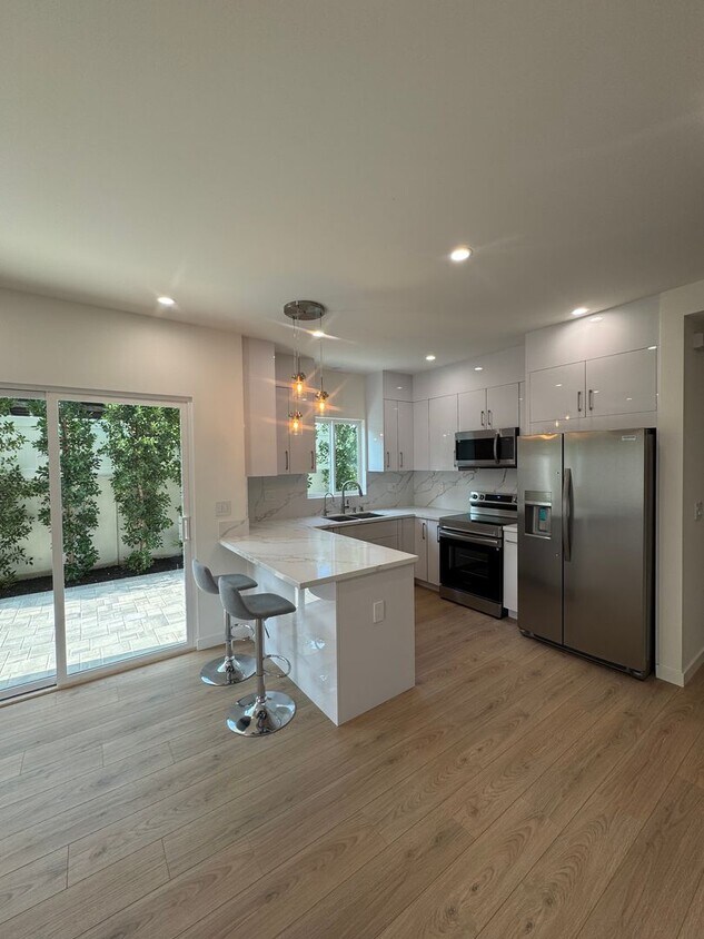 Foto principal - Spacious 1000 Sq. Ft. Single-Floor Back AD...