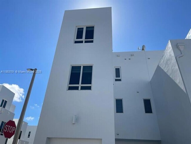 Building Photo - 6415 NW 102nd Path