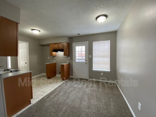 Foto del edificio - 4596 Summer Creek N