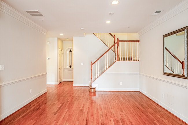 Foto del edificio - 513 Rosebush Ln