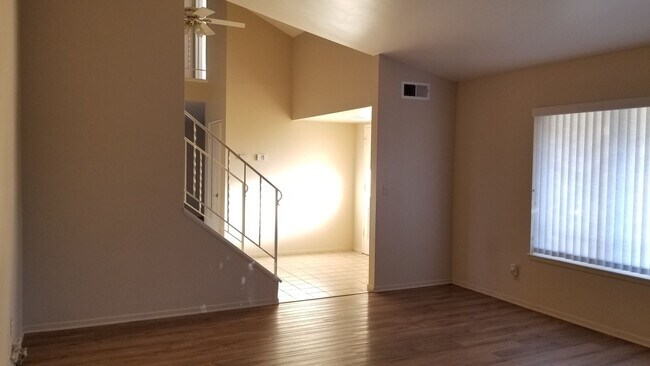 Building Photo - 159 Glenbrook Ave