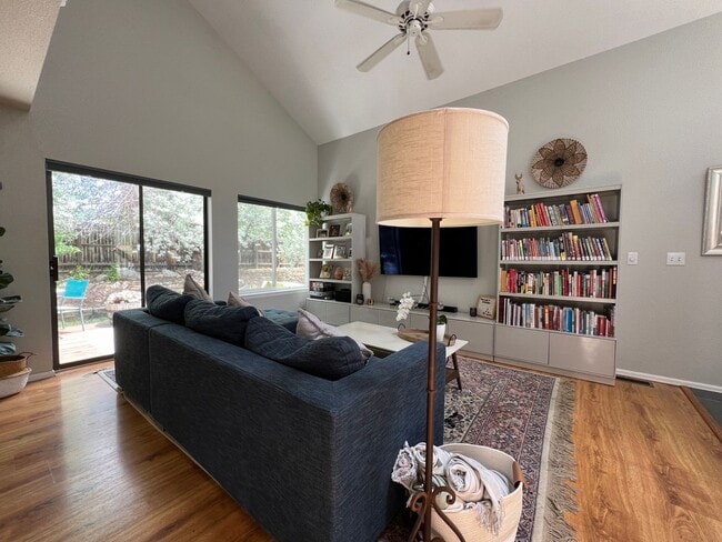 Building Photo - Beautiful 3 Bed/3 Bath in North Boulder Available 7/6