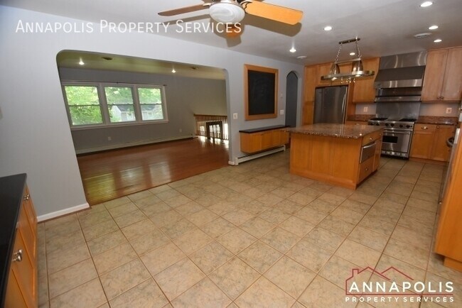 Building Photo - 127 Riverview Ave