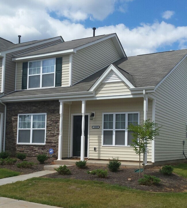 Building Photo - 3 bedroom 2.5 bath townhome in University Area