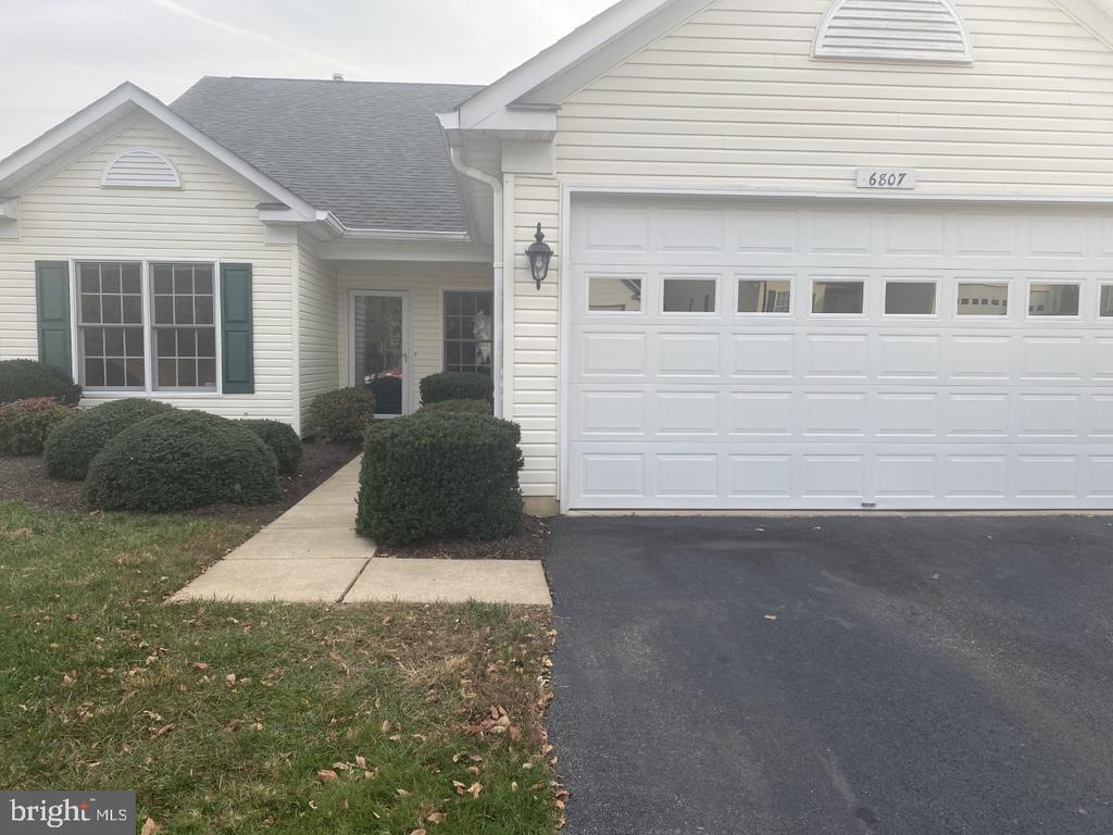 Primary Photo - 6807 Winthrop Ct