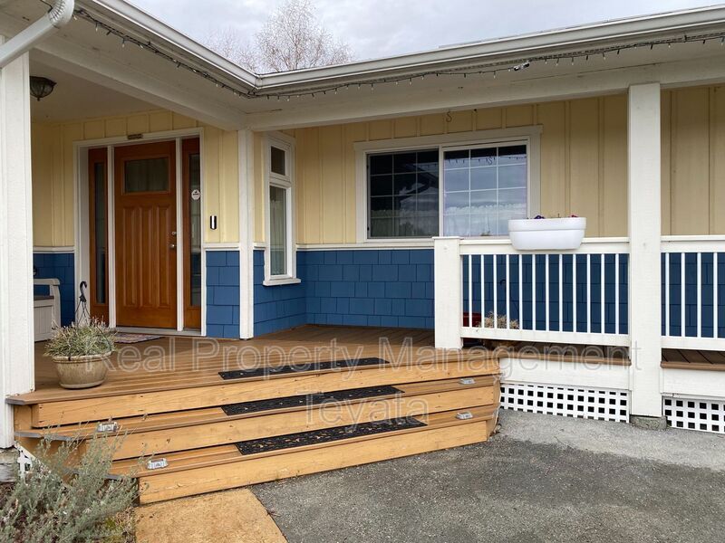 Primary Photo - 8252 Cowichan Rd