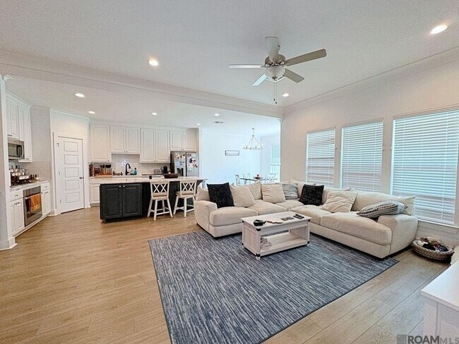 Foto del edificio - 9228 Southlawn Dr