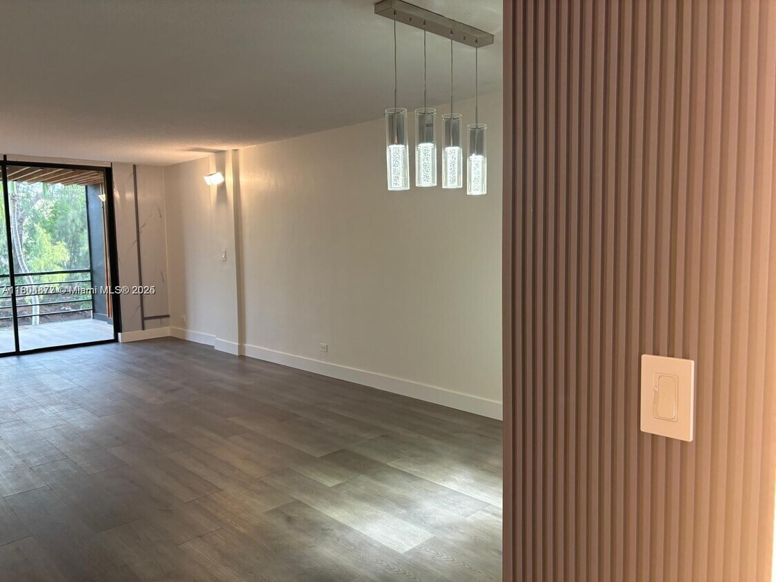 Foto principal - 3660 NE 166th St