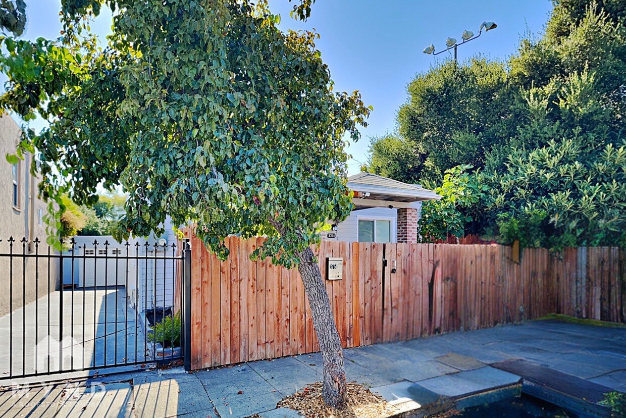 Primary Photo - 3751 Marion Ave