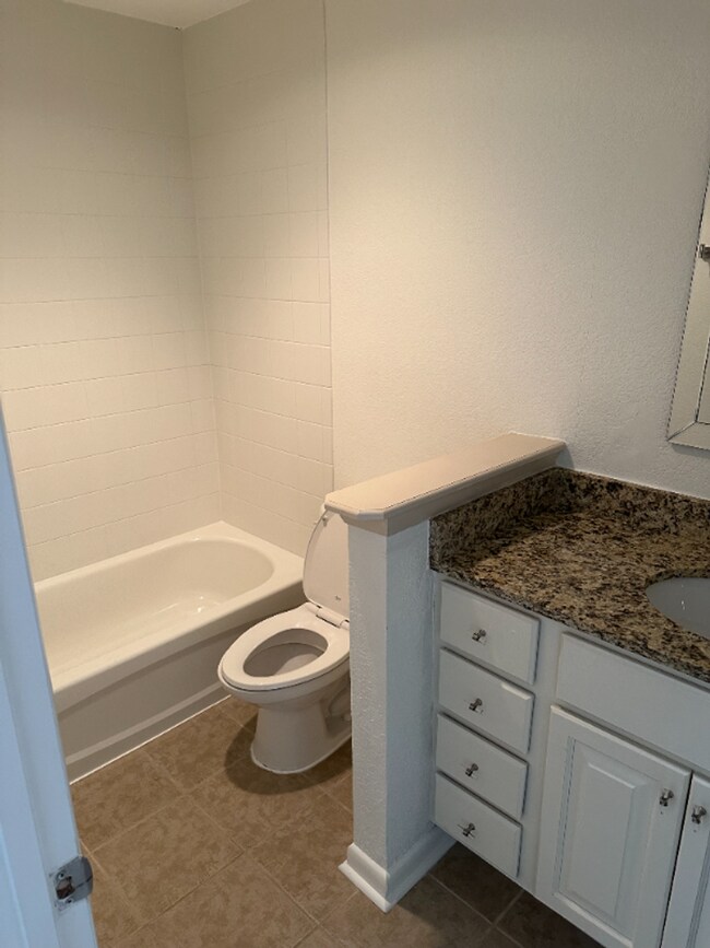 Building Photo - Prime Mt. Pleasant Condo Living!