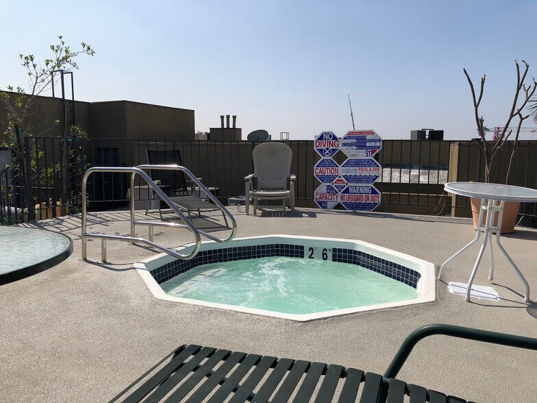 Las Palmas Apartments