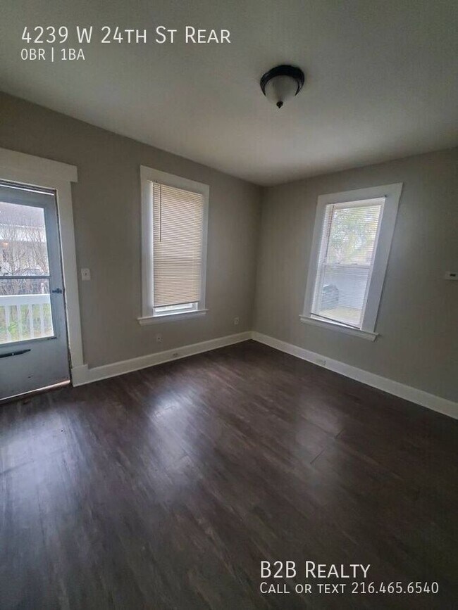 Foto del edificio - 4239 W 24th St