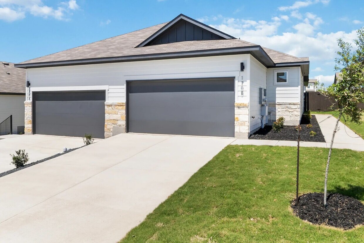 Foto principal - 473-473 Nespral Dr