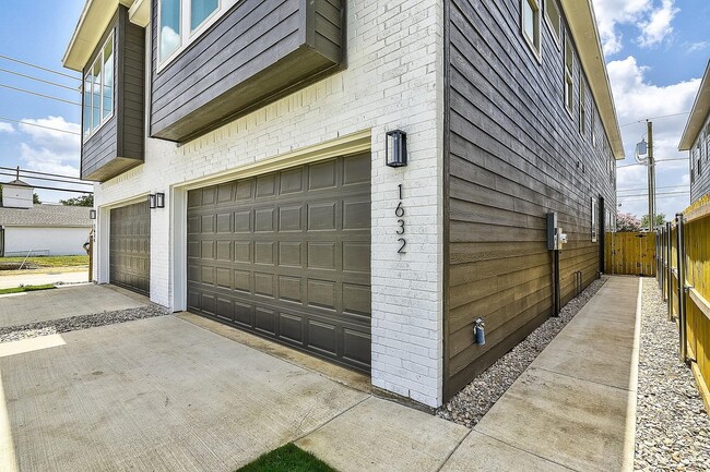Photo - 1632 Davis Avenue House