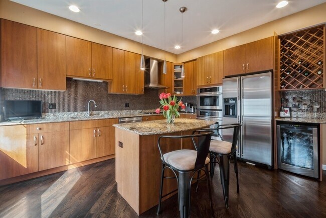 Foto del edificio - 4458 S Greenwood Ave