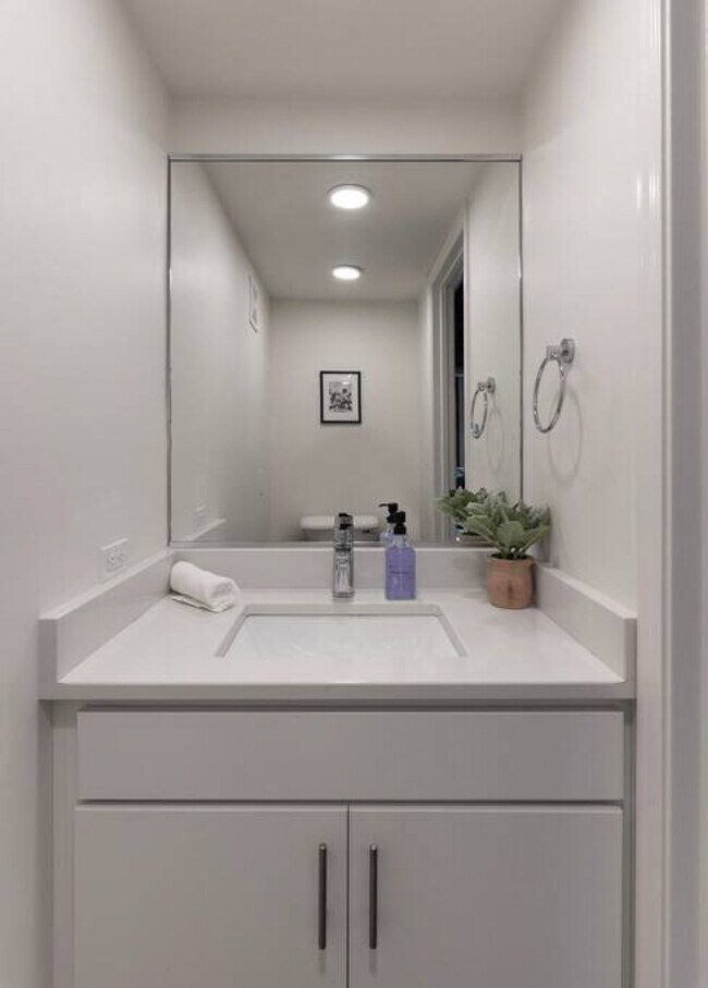 Foto del edificio - 120 E 13th St