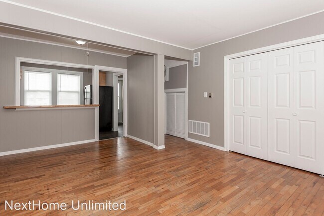 Building Photo - 2 br, 1 bath House - 737 W. 1st St.