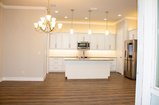 Foto del edificio - Welcome to this beautiful move in ready home in the much-desired Brytan Community!