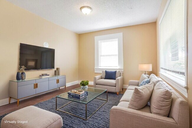 Foto del edificio - 3004 Forestdale Blvd