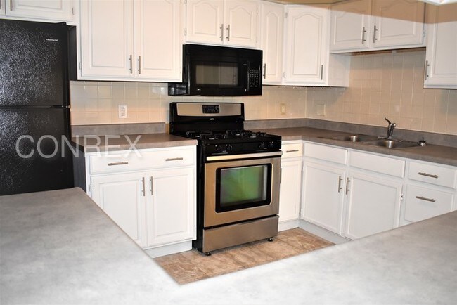 Building Photo - Beautiful Brick Ranch